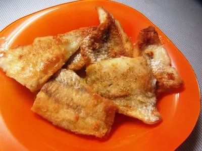 Хек, жаренный в муке