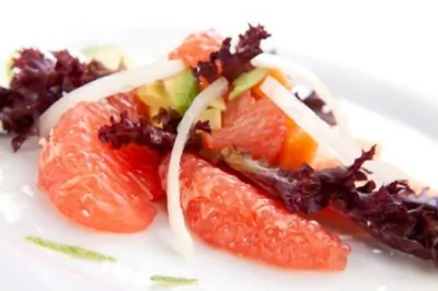 Салат с авокадо и грейпфрутом