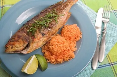 Дорада, запеченная с белым вином и хлебными крошками