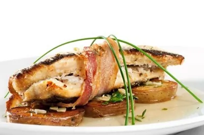 Тунец бонито с беконом