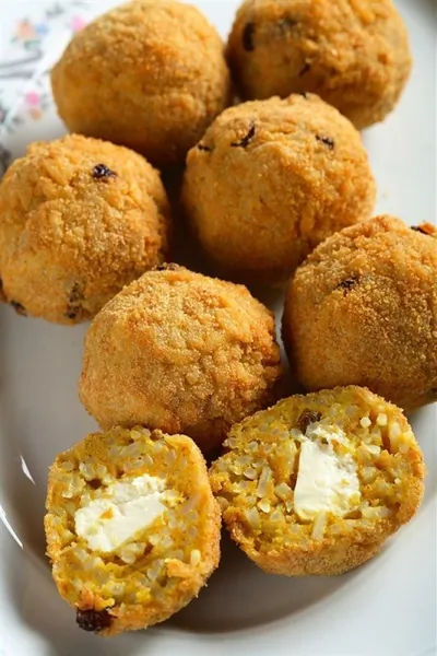 Рисовые шарики с моцареллой