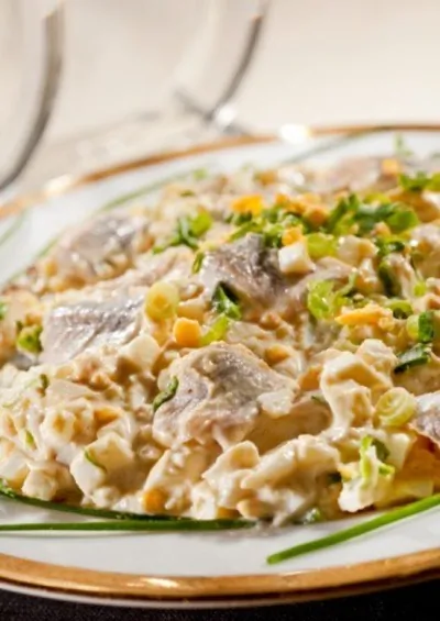 Салат с сельдью и яблоком