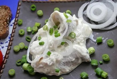 Сельдь в сметанном соусе