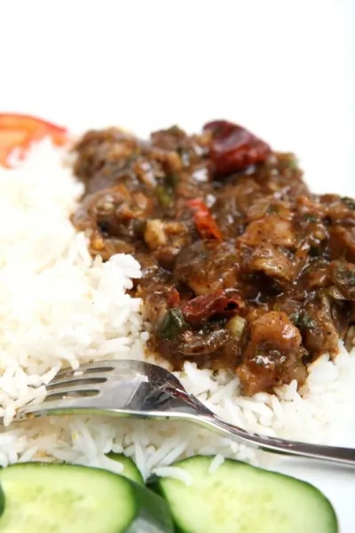 Маринованная тушеная говядина с огурцами