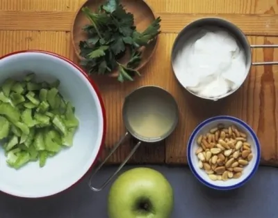 Салат из сельдерея и яблок