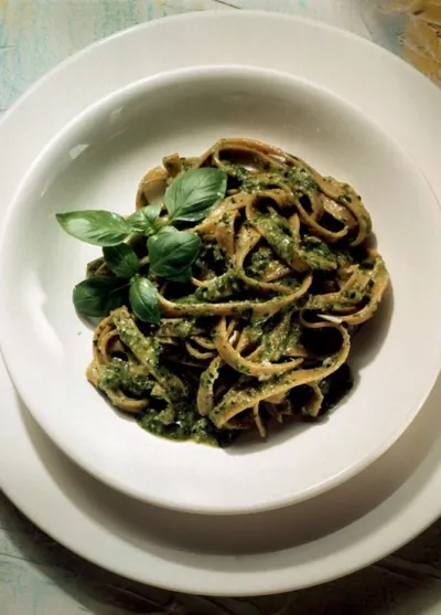 Паста с соусом песто из рукколы и грецких орехов