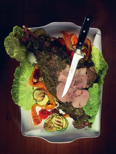 Баранья нога в мятной панировке