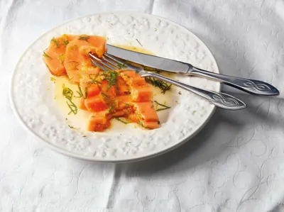 Папайя с соком лайма, медом, мятой и базиликом