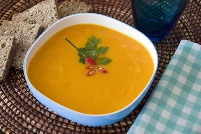 Суп с морковью и тыквенными семечками