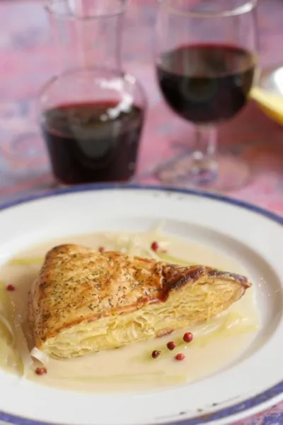 Конверты из теста фило с лососем