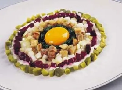 Тартар из норвежской сельди с яичным желтком