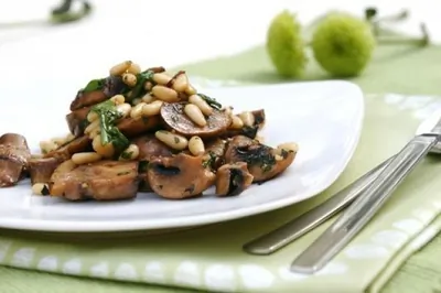 Грибы портобелло с кедровыми орехами и кунжутным кремом