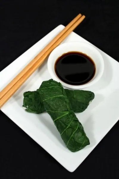 Овощные рулетики под соусом