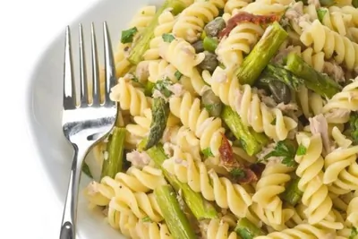 Салат нисуаз с пастой