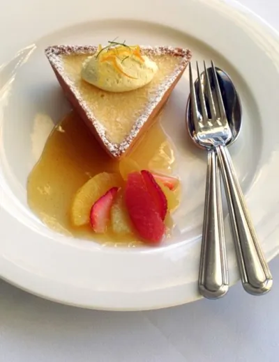 Сладкий картофельный пирог с карамельной глазурью