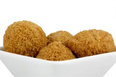 Жареные фаршированные маслины с козьим сыром