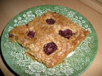 Пирог с вишней и овсяными хлопьями