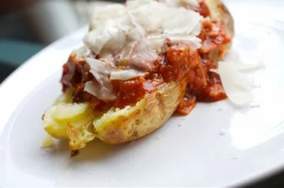 Картофель печеный в мундире, с соусом