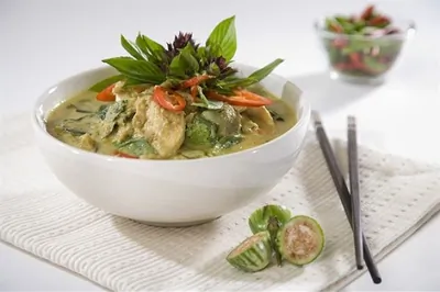 Курица в зеленом карри