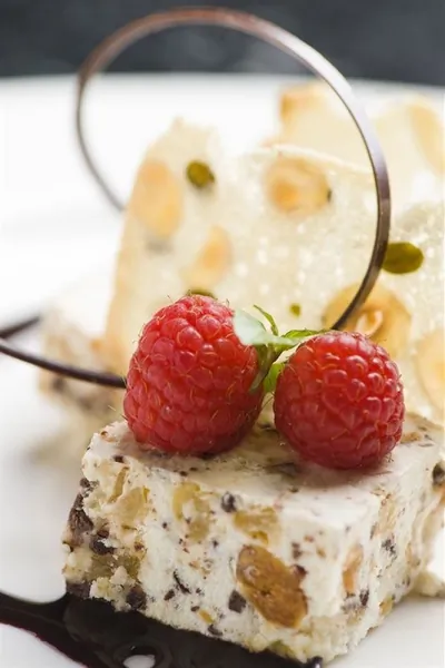 Тирамису из белого шоколада и малины