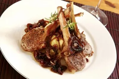 Баранина с луковым мармеладом