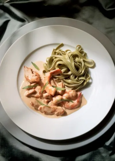 Лобстер под соусом морней