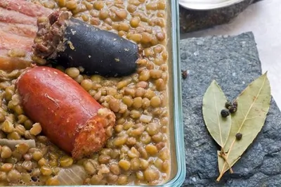 Сосиски с чечевицей