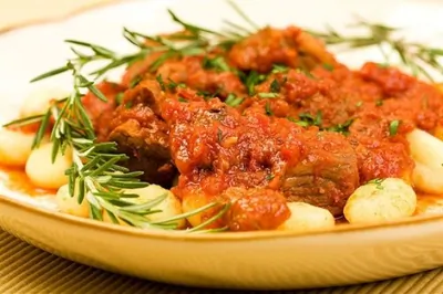 Картофельные ньокки с соусом из томатов и базилика