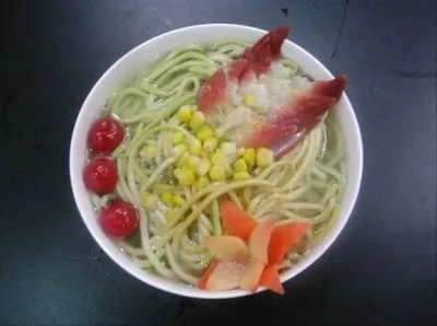 Домашняя лапша в бульоне