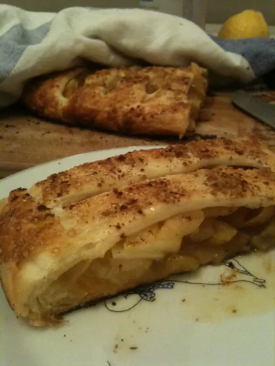 Яблочный штрудель с миндалем