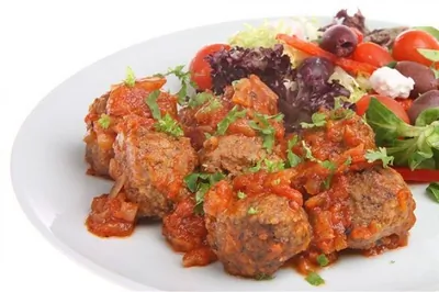 Фрикадельки из баранины в томатном соусе со специями