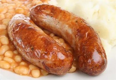 Сосиски с картофельным пюре и винным соусом