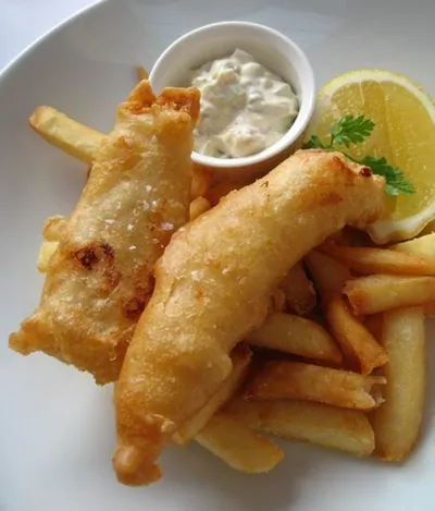 Жареные франкфуртские сосиски в тесте