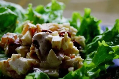 Закуска из ананаса с яйцами и карри