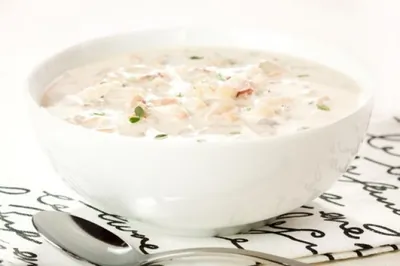 Чаудер из картофеля и анчоусов с чесночными креветками