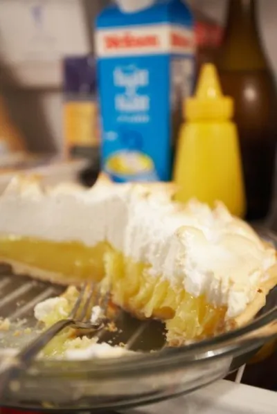 Лимонный пирог с запеченными белками