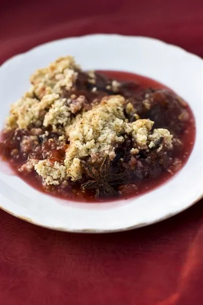 Сливовый коблер с медом