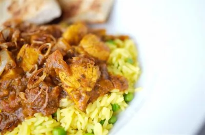 Маринованная курица с арахисом, лимонной травой, соевым соусом и кориандром