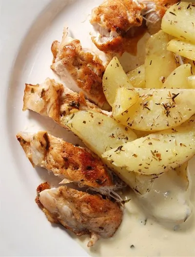 Жаркое из кролика с красным вином