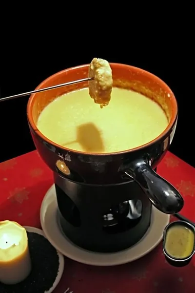 Сырное фондю с овощами