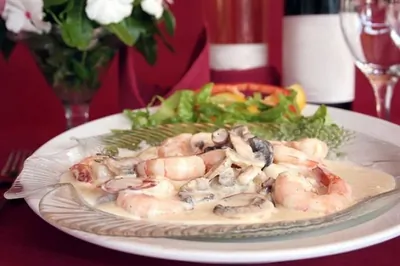 Креветки с текилой, сливками и зеленым луком