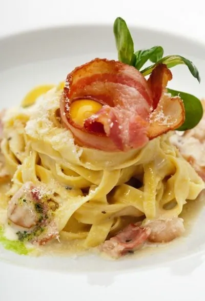 Тальятелле с каштанами, панчеттой и шалфеем