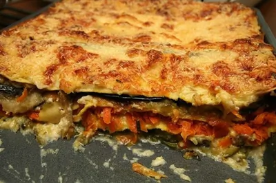 Лазанья с баклажанами, песто, фундуком и петрушкой