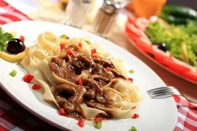 Паста с рагу из баранины и овощей