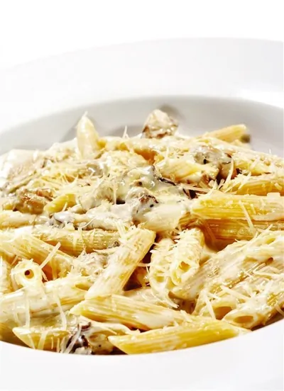 Пенне с белыми грибами, майораном и пекорино