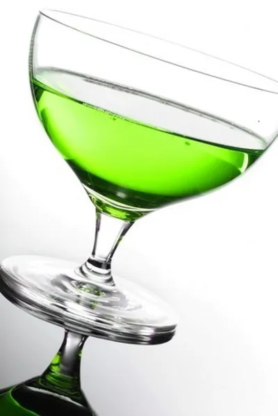 Новогодний крюшон с джином, шартрезом и еловой хвоей