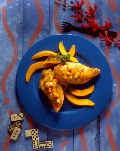 Тартинки из свежего кукурузного хлеба, горчицы, ветчины и чатни