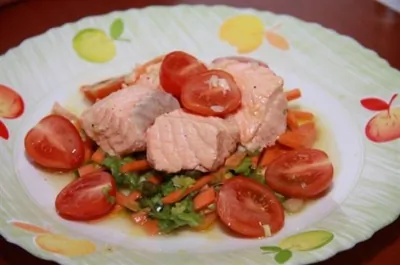 Семга с морковным салатом