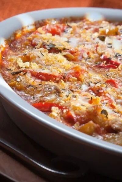 Картофельный гратен с перцами поблано и луком