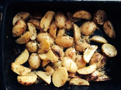 Жареный картофель в горчице, чесноке и орегано